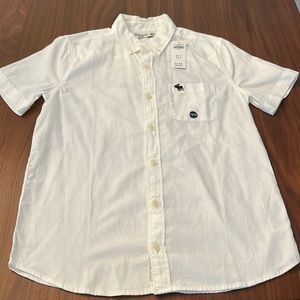 Brand new Abercrombie Kids button down shirt. Size 13/14.